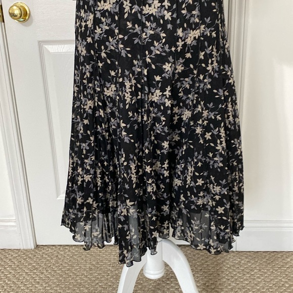 Fit and Flare Black Floral Dress - Picture 5 of 9